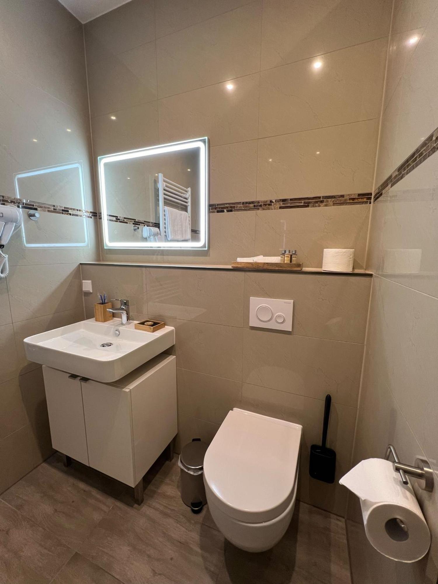 Hotel Residenz Luxury Apartments 메칭엔 외부 사진
